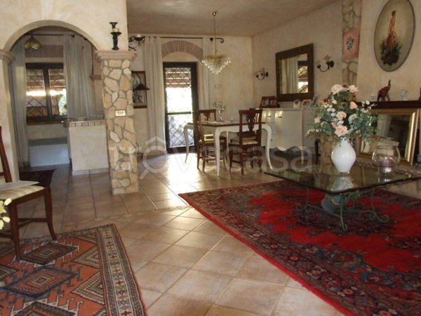 casa indipendente in vendita a Nepi