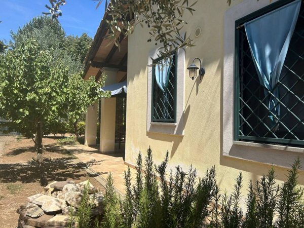 casa indipendente in vendita a Nepi