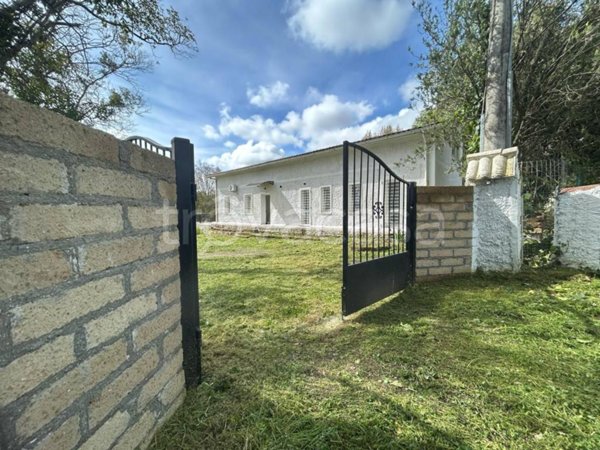 casa indipendente in vendita a Nepi