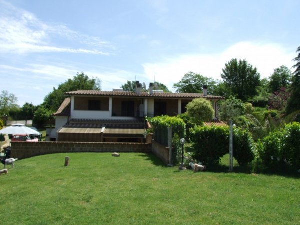 casa indipendente in vendita a Nepi
