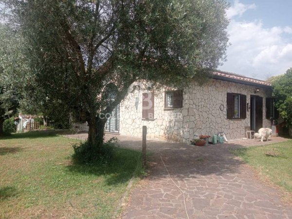 casa indipendente in vendita a Nepi