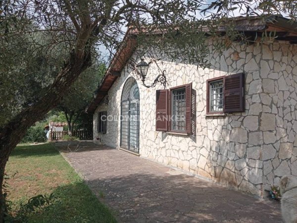 casa indipendente in vendita a Nepi