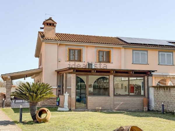 casa indipendente in vendita a Nepi