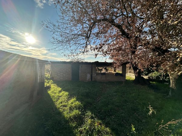 locale di sgombero in vendita a Nepi