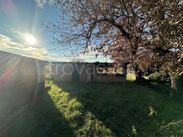 locale di sgombero in vendita a Nepi