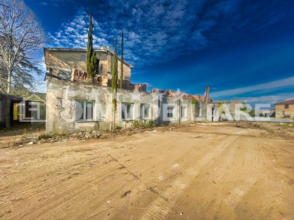 intera palazzina in vendita a Nepi
