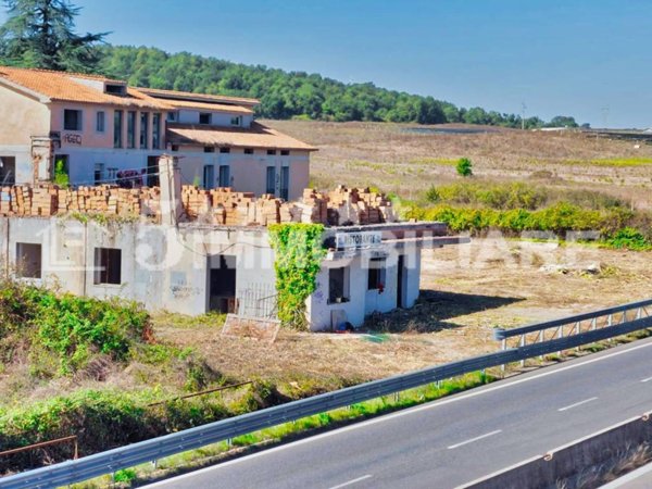 intera palazzina in vendita a Nepi