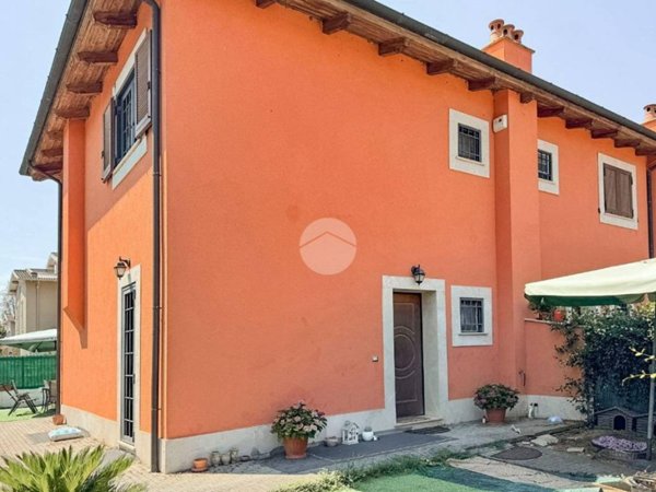 casa indipendente in vendita a Nepi