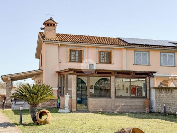 casa indipendente in vendita a Nepi
