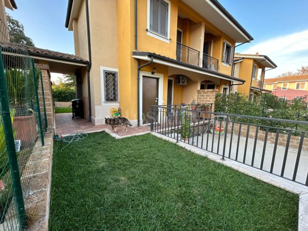 villetta a schiera in vendita a Nepi