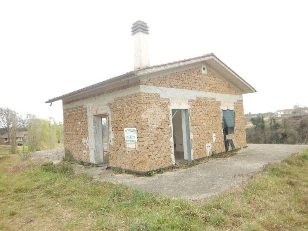 casa indipendente in vendita a Nepi