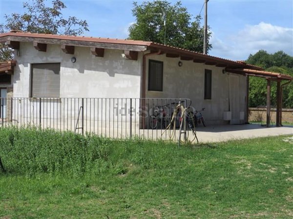 casa indipendente in vendita a Nepi