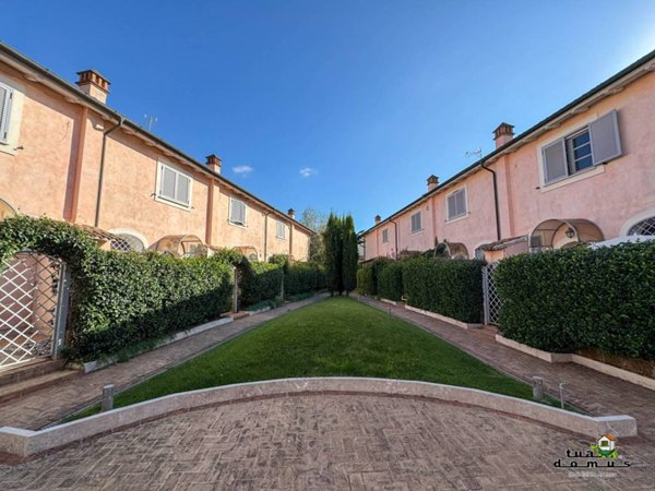 casa indipendente in vendita a Nepi