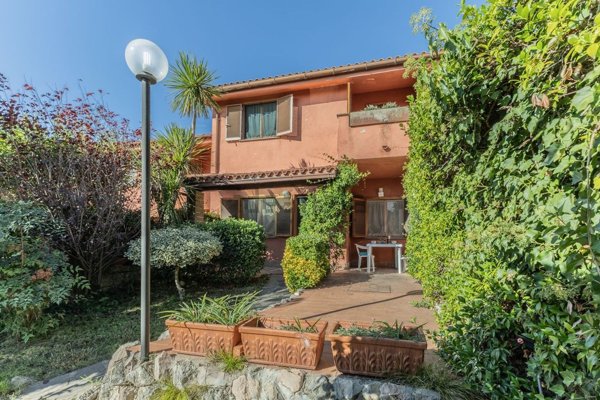 casa indipendente in vendita a Nepi