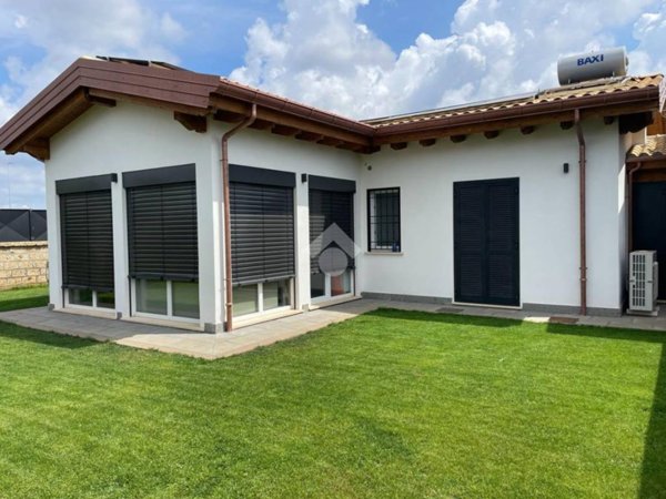casa indipendente in vendita a Nepi
