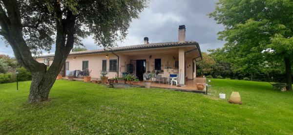 casa indipendente in vendita a Nepi