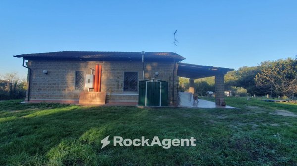 casa indipendente in vendita a Nepi