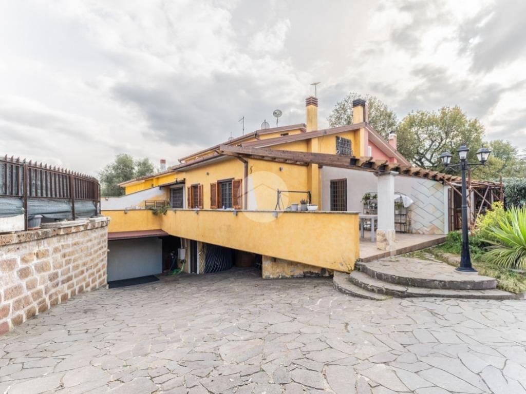 casa indipendente in vendita a Nepi