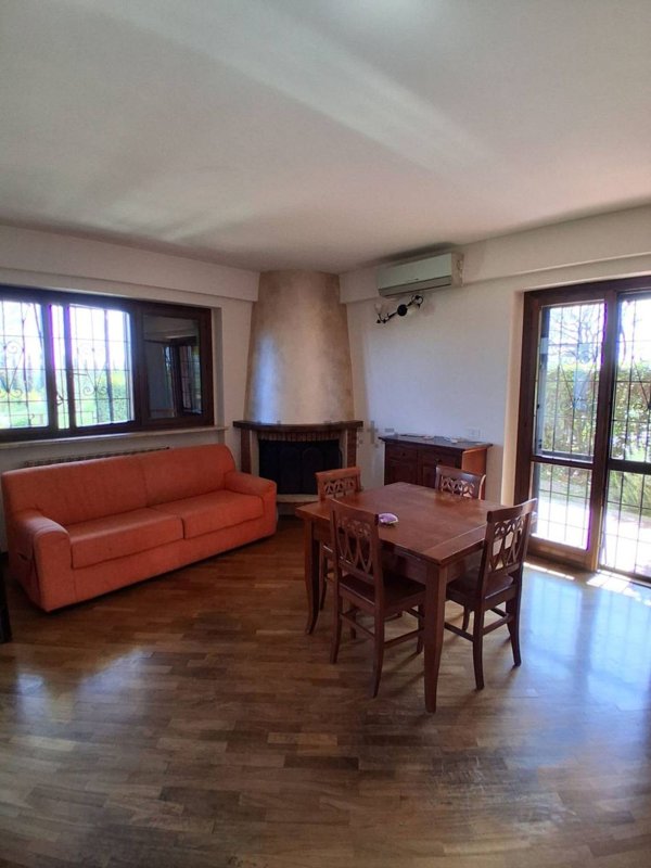 casa indipendente in vendita a Nepi