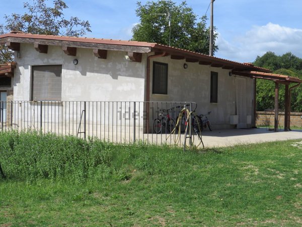 casa indipendente in vendita a Nepi