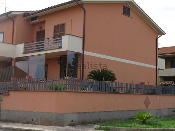casa indipendente in vendita a Nepi