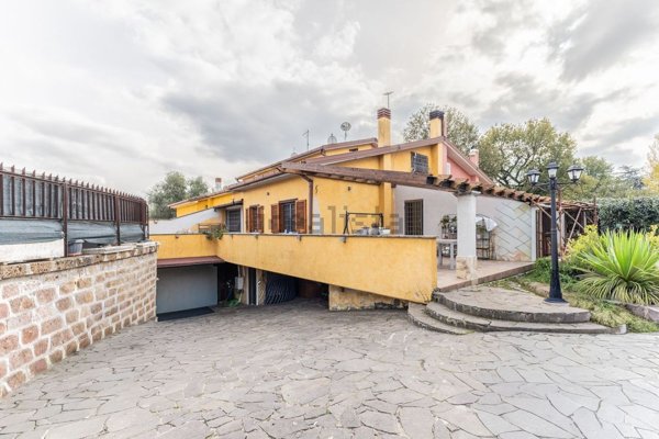 casa indipendente in vendita a Nepi