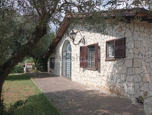 casa indipendente in vendita a Nepi