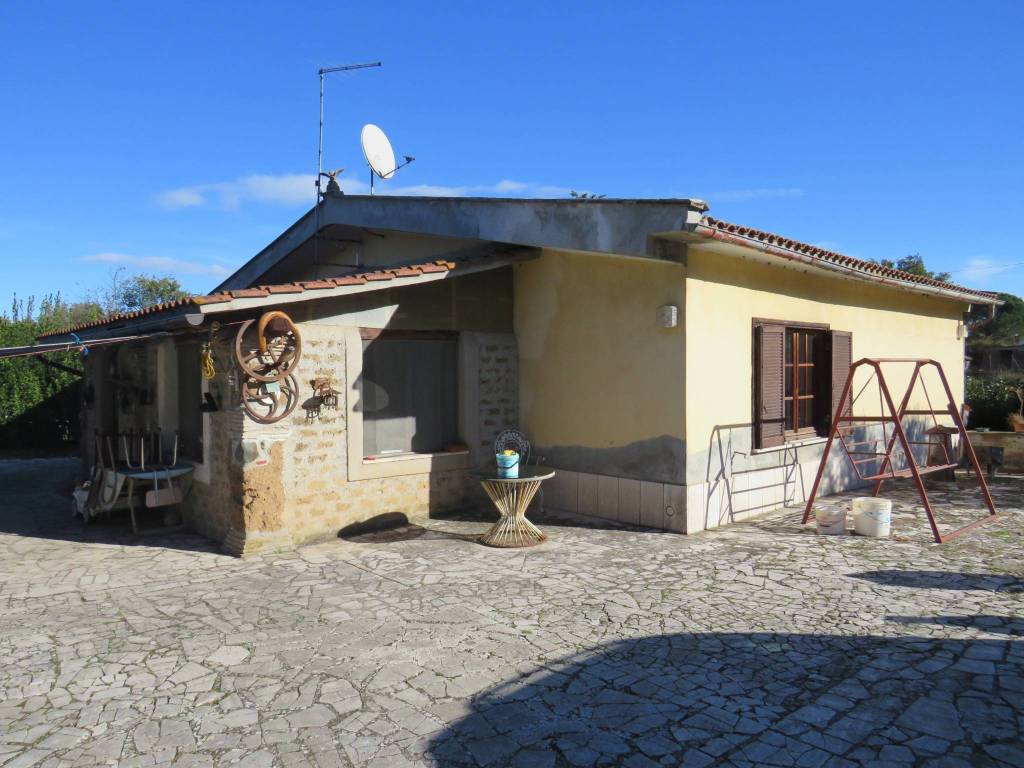 casa indipendente in vendita a Nepi
