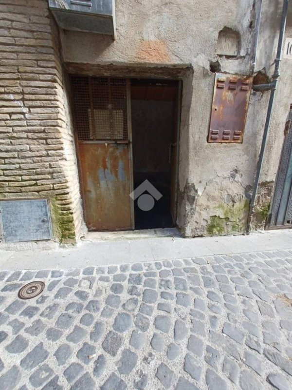 locale commerciale in vendita a Nepi