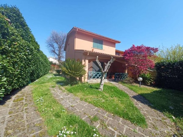 casa indipendente in vendita a Nepi