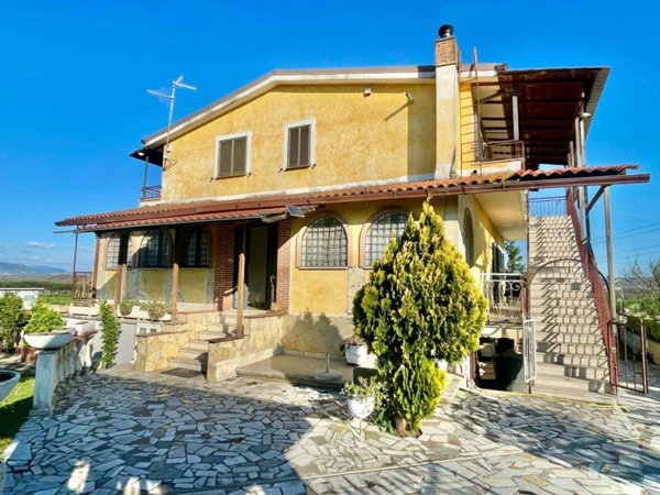 casa indipendente in vendita a Nepi