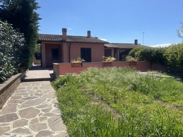 casa indipendente in vendita a Nepi