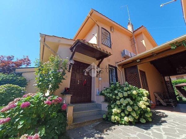 casa indipendente in vendita a Nepi