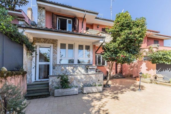 casa indipendente in vendita a Nepi