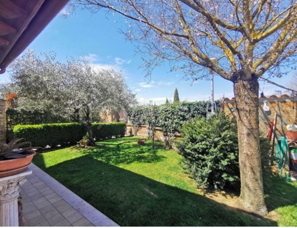 casa indipendente in vendita a Nepi