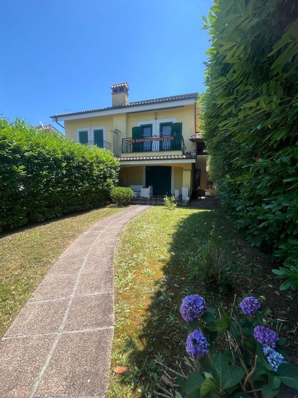 casa indipendente in vendita a Nepi