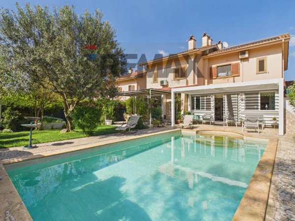 casa indipendente in vendita a Nepi