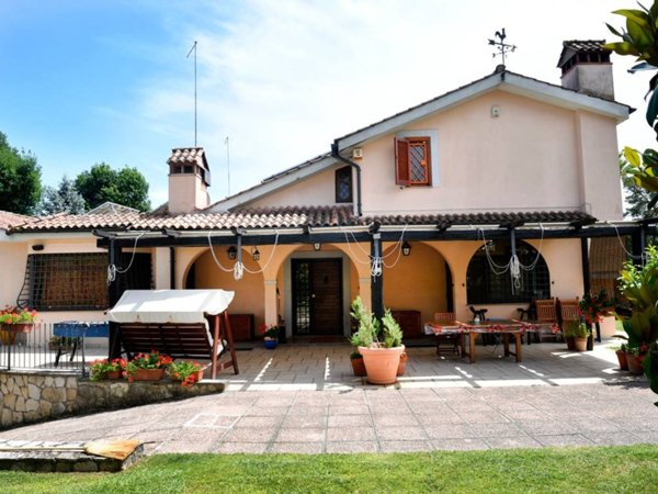casa indipendente in vendita a Nepi