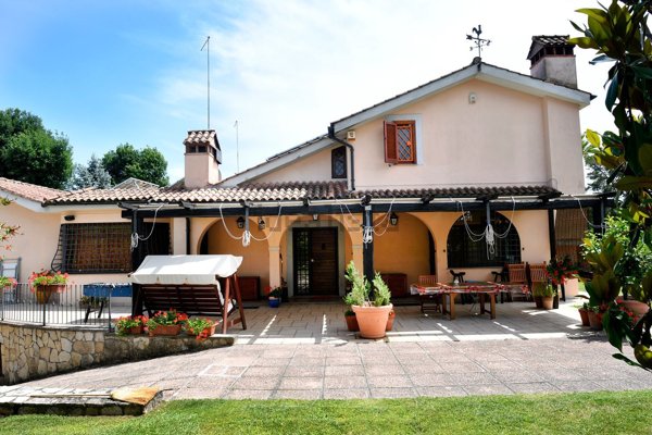 casa indipendente in vendita a Nepi