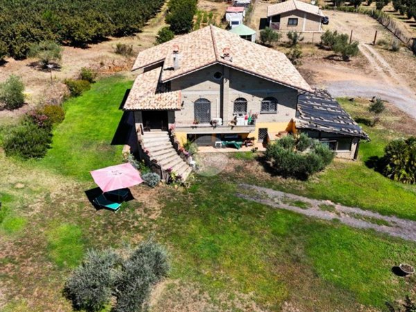 casa indipendente in vendita a Nepi