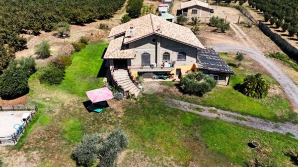 casa indipendente in vendita a Nepi