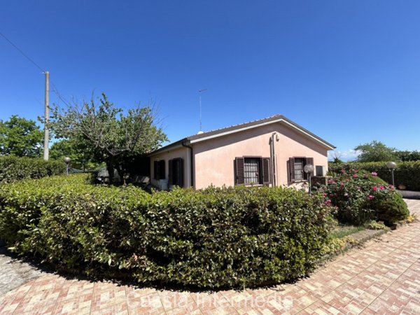 casa indipendente in vendita a Nepi