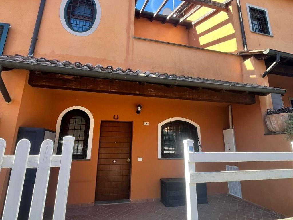 casa indipendente in vendita a Nepi