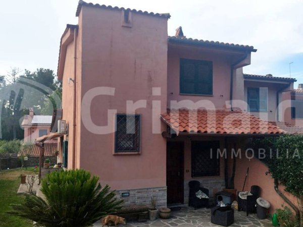 casa indipendente in vendita a Nepi