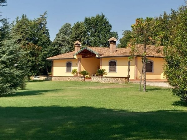 casa indipendente in vendita a Nepi