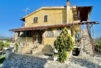 casa indipendente in vendita a Nepi