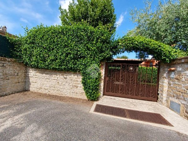casa indipendente in vendita a Nepi