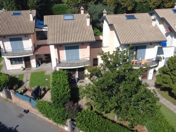 casa indipendente in vendita a Nepi