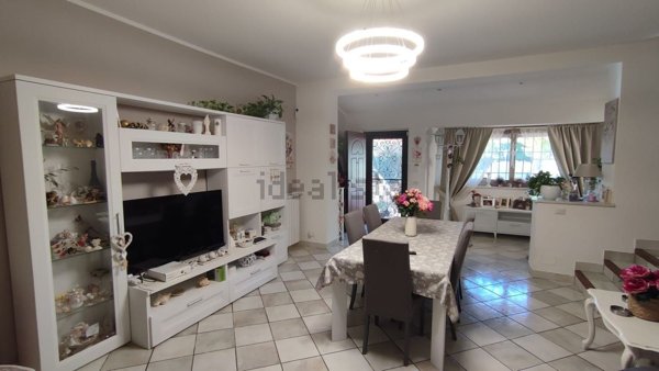 casa indipendente in vendita a Nepi