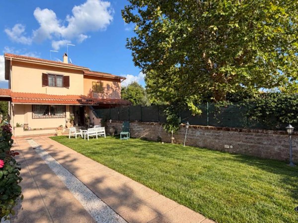 casa indipendente in vendita a Nepi